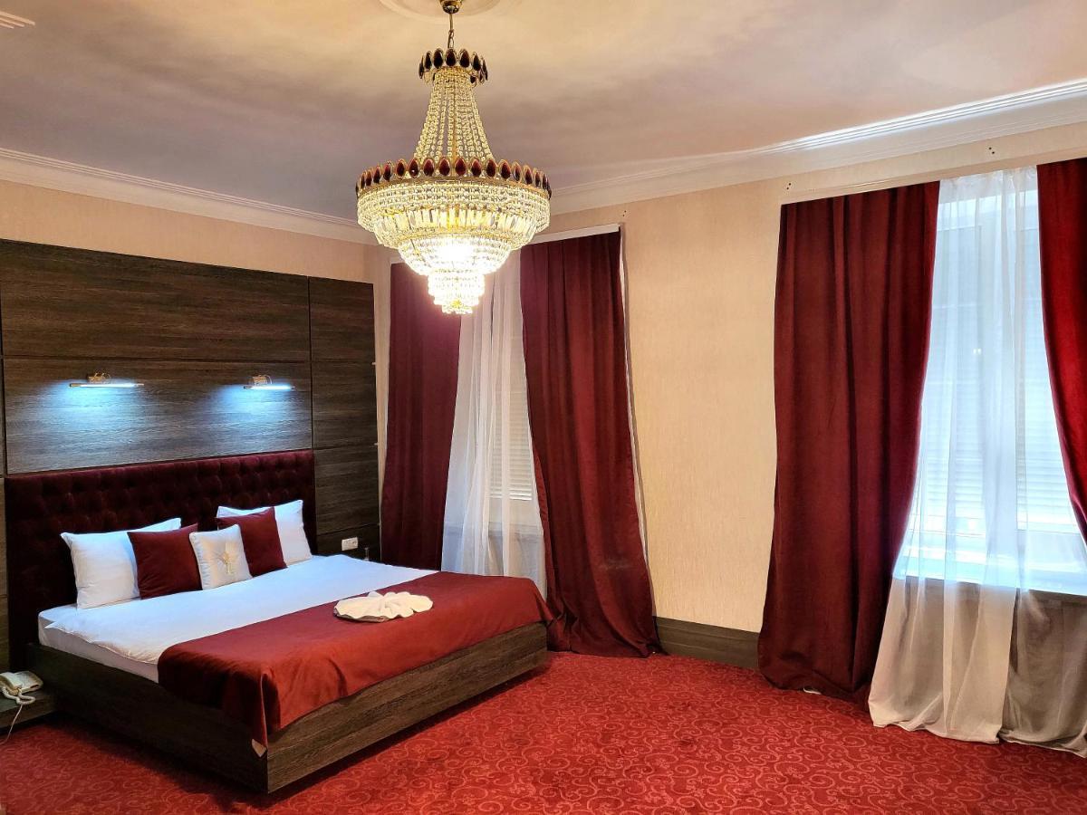 Maxim Pasha Hotel Кишинев Екстериор снимка