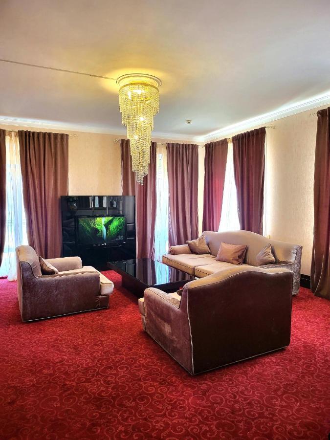 Maxim Pasha Hotel Кишинев Екстериор снимка